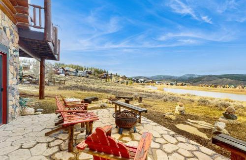 Tabernash House | Discover Bergamont Bliss: Family-Friendly with Hot Tub