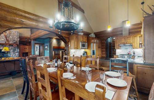 Tabernash House | Discover Bergamont Bliss: Family-Friendly with Hot Tub