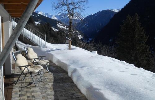 Sankt Veit in Defereggen Apartment | Pet-Friendly Bergappartement Talblick with Breakfast & Kids' Fun