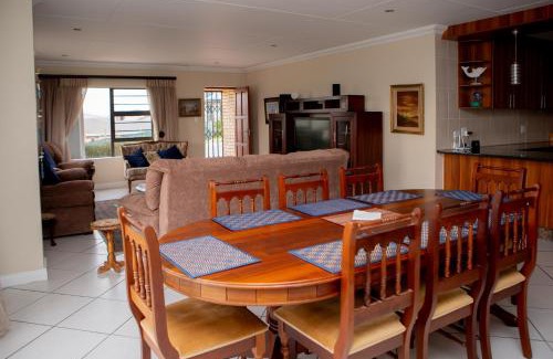 Kareeberg House | Bergbries