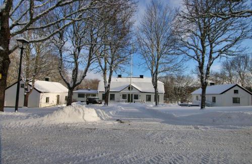 Hallstavik Hotel | Relax at Bergby Herrgård: Pet-Friendly with Hot Tub & Breakfast