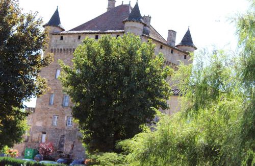 Lacapelle-Marival Hotel | Relax at Hostellerie La Terrasse with Family-Friendly Amenities