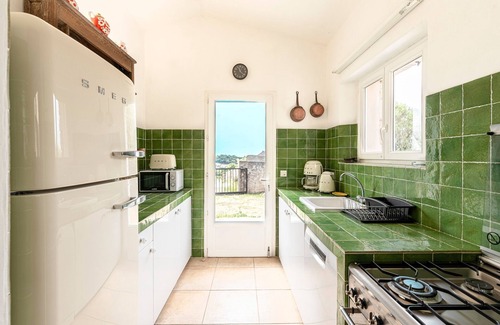 Pianotolli-Caldarello House | Bergerie Piattone: Family-Friendly Retreat with Garden Oasis