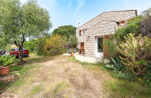 Pianotolli-Caldarello House | Bergerie Piattone: Family-Friendly Retreat with Garden Oasis