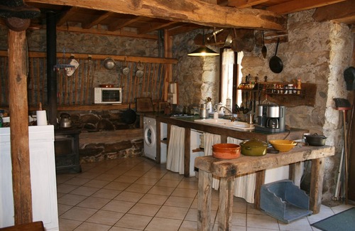 Ustou House | Charming Bergerie of Character with Spa & Lake Views