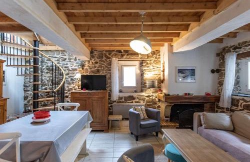 Sazos House | Inviting Bergerie Pyrénéenne: Ideal for Families & Ski Lovers