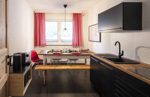 Medraz Apartment | Experience Bergfried: Design Apartment with Scenic Views