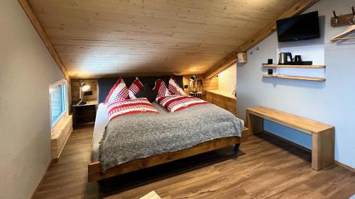 Altdorf Hotel | Cozy Berggasthaus Eggberge: Pet-Friendly Retreat with Dining