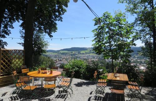 Regen House | Cozy Berggasthof Hinhart: Family-Friendly Dining Awaits