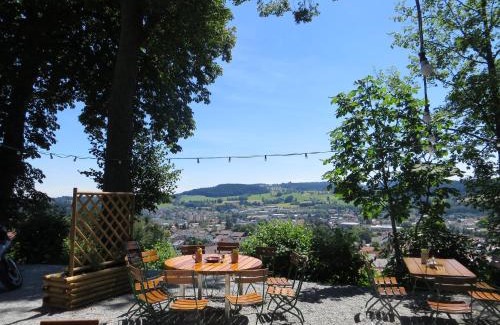 Regen House | Cozy Berggasthof Hinhart: Family-Friendly Dining Awaits