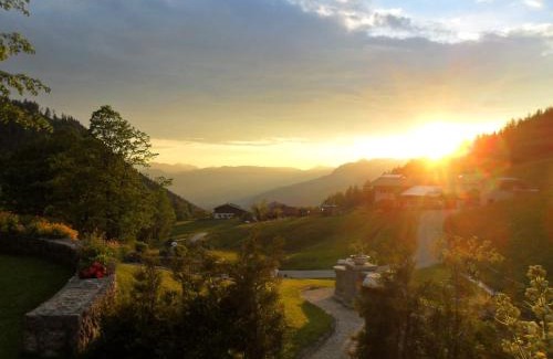 Berchtesgaden Hotel | Pet-Friendly Berggasthof Pechhäusl with Ocean Views