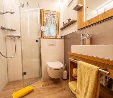 Lesachtal Hotel | Cozy Berggasthof - Pension Lahnerhof with Oceanfront Views