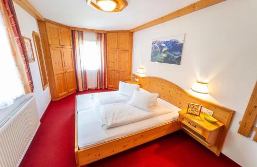 Lesachtal Hotel | Cozy Berggasthof - Pension Lahnerhof with Oceanfront Views
