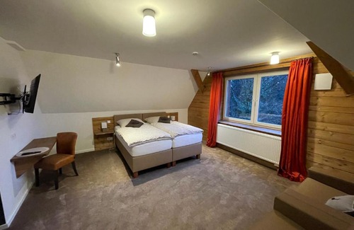 Oerlinghausen Hotel | Discover Berggasthof Tönsblick: Pet-Friendly Retreat