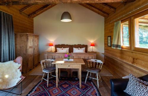 Redagno Ski Chalet | Relaxing Berghütte Blockhaus: 4-Star Hotel with Ocean Views