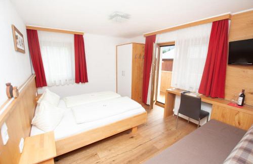 Sankt Martin am Tennengebirge Hotel | Discover Berghotel Lämmerhof: Pet-Friendly Retreat