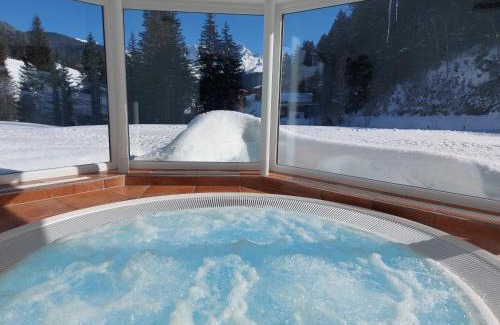 Sankt Martin am Tennengebirge Hotel | Discover Berghotel Lämmerhof: Pet-Friendly Retreat