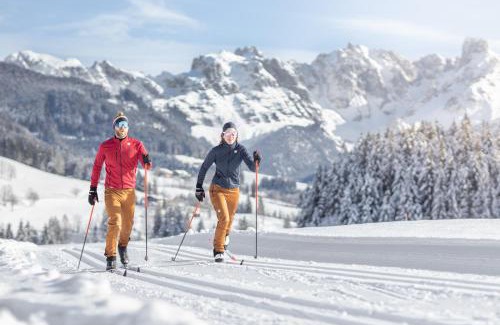 Sankt Martin am Tennengebirge Hotel | Discover Berghotel Lämmerhof: Pet-Friendly Retreat
