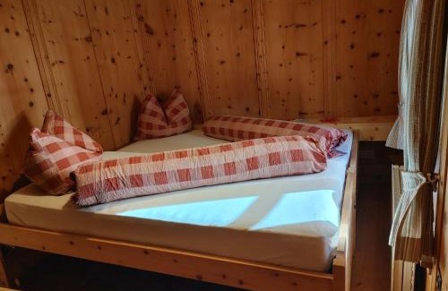 Val Muestair House | Family-Friendly Stay at Berghaus am Sonnenhang Valpaschun