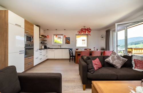 Flachau Apartment | Top-Rated "Berghaus" Ski-In/Ski-Out Apartment with Pool