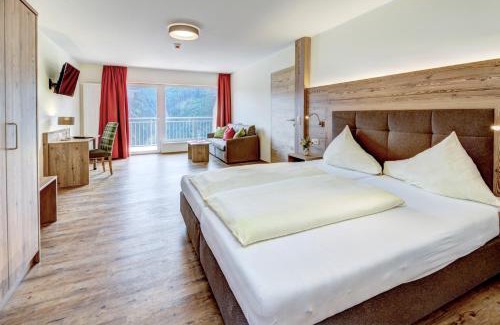 Zell am See Hotel | Relax at Berghotel Jaga-Alm: Oceanfront Spa & Pool Retreat