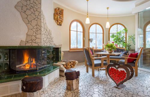 Wald im Pinzgau Hotel | Inviting Mountainclub Hotel Ronach with Oceanfront Pool & Spa