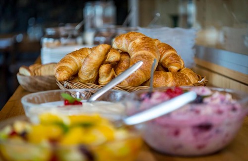 Alt Sankt Johann Hotel | Explore Berghotel Sellamatt: Family-Friendly & Pet Welcoming