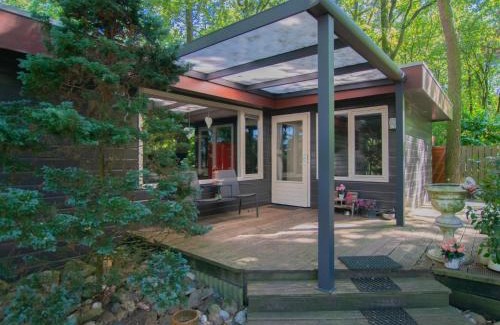 Uden House | Pet-Friendly Retreat at Berghuisje - Rated 9/10 by Guests