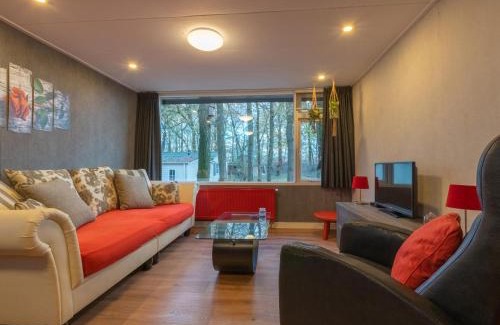 Uden House | Pet-Friendly Retreat at Berghuisje - Rated 9/10 by Guests