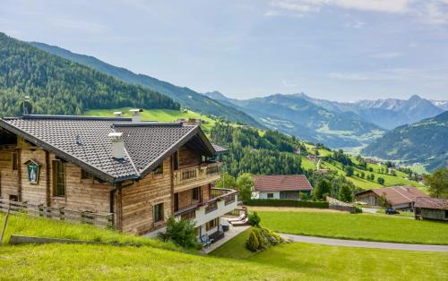 Gattererberg Apartment | Discover Bergkristall: 4-Star Gem with Family-Friendly Amenities
