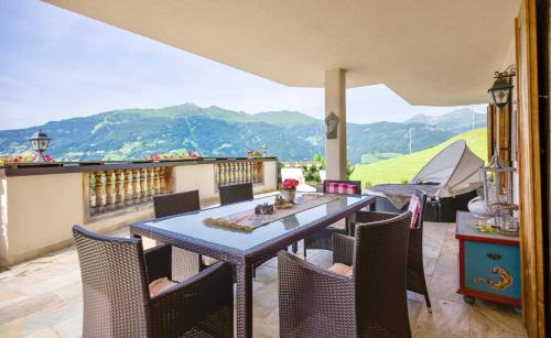 Gattererberg Apartment | Discover Bergkristall: 4-Star Gem with Family-Friendly Amenities