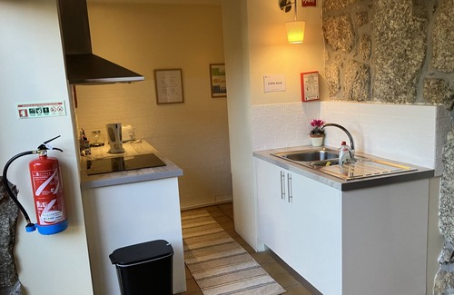 Guimaraes House | Top-Rated Bergui Guesthouse with Pool & Spa Amenities