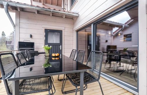 Mandelholz House | Oceanfront Bergwaldchalet Komfort - Guest Rated 9.7/10