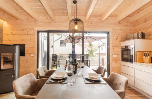 Mandelholz House | Pet-Friendly Bergwaldchalet Tierfreund with Oceanfront Views