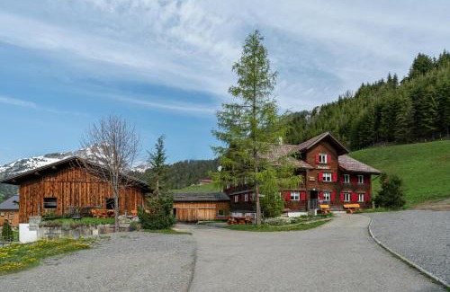 Schroecken House | Discover Bergwelt-M: Family & Pet-Friendly Retreat