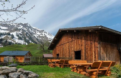 Schroecken House | Discover Bergwelt-M: Family & Pet-Friendly Retreat