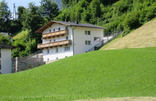 Laimach Apartment | Experience Bergwelten by Interhome: Spa & Lake View Bliss