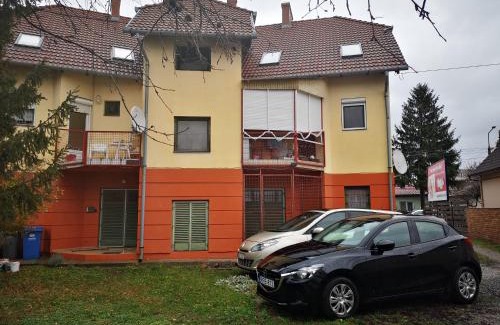 Pecs Apartment | Cozy Berik Apartman: Pet and Child Friendly Retreat