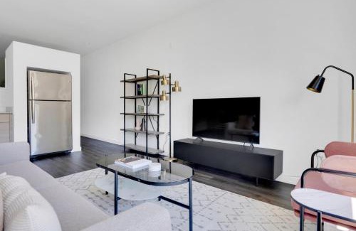 Southwest Berkeley Apartment | Inviting Berkeley 1BR with Gym, Roof Access & Pet-Friendly