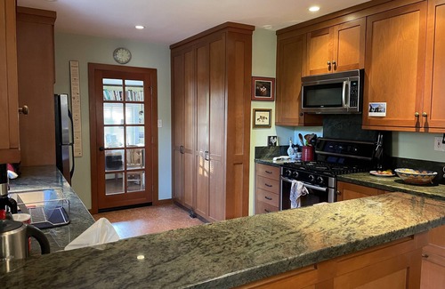 Albany House | Ideal Berkeley/Albany 2 BR Home with Pool & Ocean Views