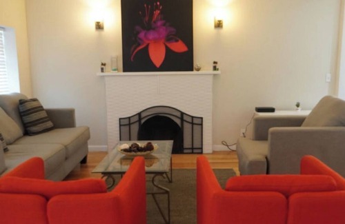 Southwest Berkeley House | Experience Berkeley: Ideal Family Retreat in the Bay Area