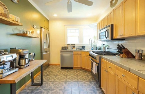 Fairview Park House | Unforgettable 2-Bedroom Stay in Prime Berkeley Location