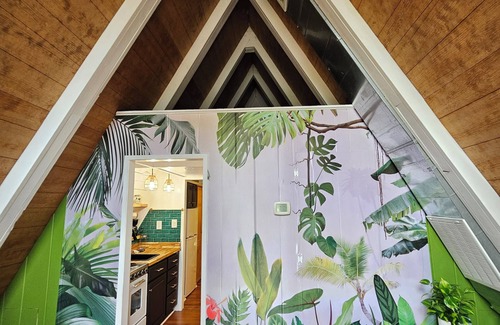 Berkeley Springs Cabin | Berkeley Springs Jungle Lodge