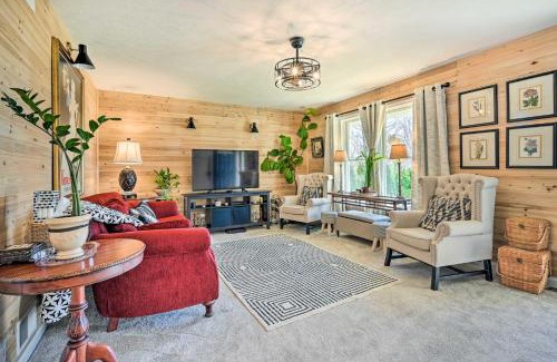 Berkeley Springs House | Unwind in Berkeley Springs with Fire Pit & Spa Amenities