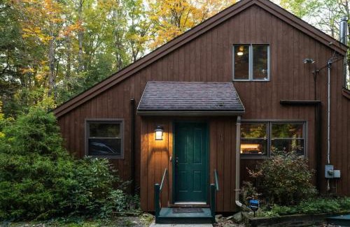 Tyringham House | Experience Nature at Stonebridge Cabin - Guest Rated 10/10