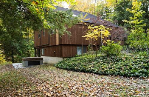 Tyringham House | Experience Nature at Stonebridge Cabin - Guest Rated 10/10
