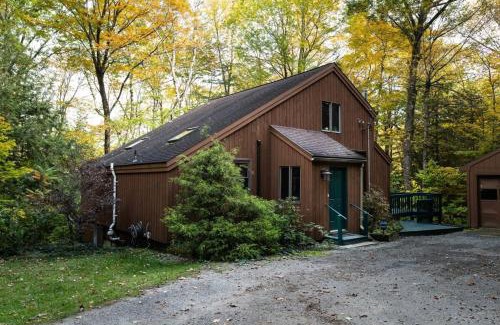 Tyringham House | Experience Nature at Stonebridge Cabin - Guest Rated 10/10