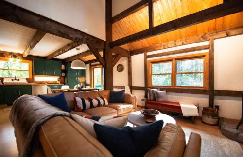 Tyringham House | Experience Nature at Stonebridge Cabin - Guest Rated 10/10