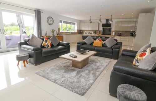Llanbedrgoch House | Family-Friendly Retreat at Berllan - 4-Star Comfort Awaits