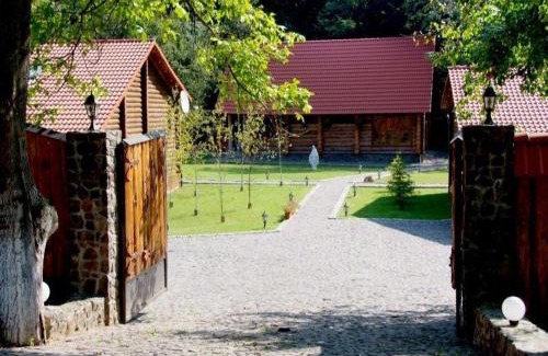 Transcarpathia House | Discover Berloga: 4-Star Pet-Friendly Oceanfront Retreat